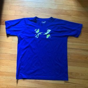 Boys Under Armour T shirt pullover